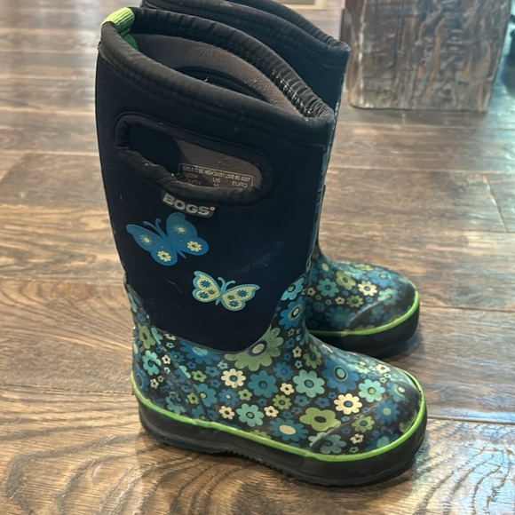 Youth size 10 Bogs - Picture 3 of 5